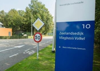 Forca ajrore holandeze godet dronët që fluturojnë mbi bazën e saj.