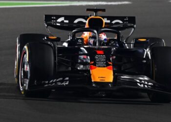Formula 1: Ëndrra vazhdon, Verstappen triumfon në Katar dhe rikthen tensionin, titulli do të vendoset në garën e fundit mes tre pilotëve.