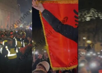 Fotot/ Festimet e 28 Nëntorit, shqiptarët mbushin qendrën e Londrës me makina luksoze