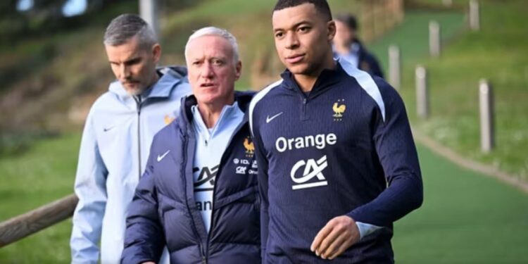 Franca, Mbappe dhe Deschamps: Një aktivitet në fushë për të nderuar të prekurit nga tragjedinë e Bataclanit