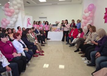 Fushata e vetëdijesimit për “Tetorin Rozë” mbyllet në Fier, mjekët i inkurajojnë qytetarët të kryejnë kontrolle.