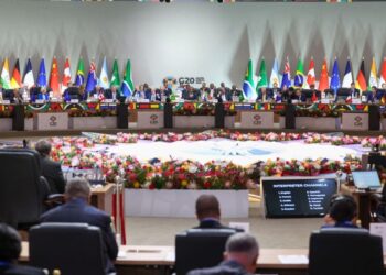 G20 bën thirrje për një "paqë të drejtë" në Ukrainë, mesazhi nga samiti në Johanesburg

Liderët e G20-ës, të mbledhur në Johanesburg, kërkuan një "paqë të drejtë dhe të qëndrueshme" për Ukrainën, si dhe për Sudanin dhe Republikën Demokratike të Kongos dhe "territoret e pushtuara palestineze", sipas një deklarate të lëshuar sot.