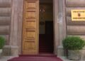 Garë e dyshimtë për Kushtetuesen: Zbulohen shkeljet gjatë procesit, Sokol Sadushi injoroi rregullat dhe "u drejtua" Asim Vokshin si fitues.