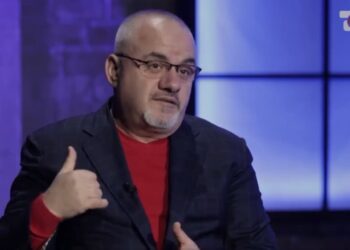 Gazetari Artan Hoxha shpallet i papërshtatshëm nga Greqia, reagimi i deputetit të PS, Ardit Bido: Shkelja më e rëndë e vlerave evropiane.