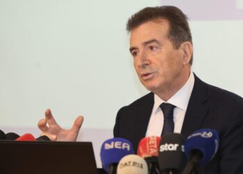 Greqia rrit sanksionet për armëmbajtjen e paligjshme në Kretë pas vrasjeve në Vorizia, me dënime që arrijnë deri në 10 vjet burg.