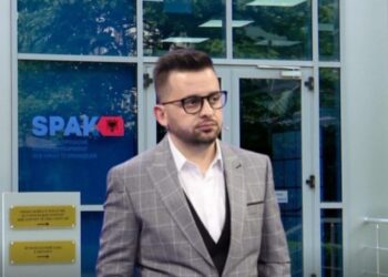 Hetimet ndaj kryebashkiakut të Kolonjës, Erion Isai, zgjaten nga SPAK për 3 muaj.