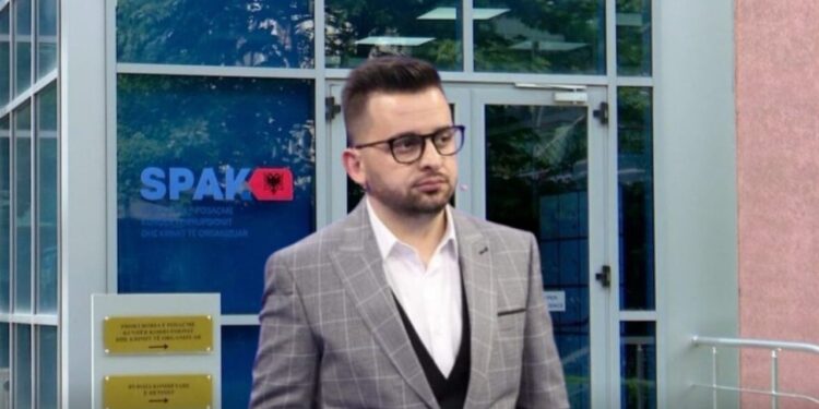 Hetimet ndaj kryebashkiakut të Kolonjës, Erion Isai, zgjaten nga SPAK për 3 muaj.