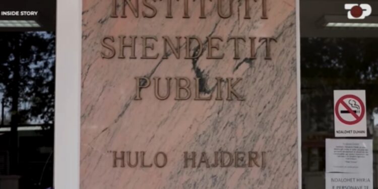 Historia e Brendshme/ Një episod i frikshëm: Shumë punonjës u sëmurën nga materialet e rrezikshme brenda institucionit, ndërsa shumica e autoklavave ishin jashtë funksionit.