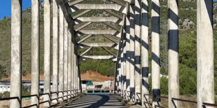 Historia e lumit Mat në rrezik shembjeje pas reshjeve intensive të fundit