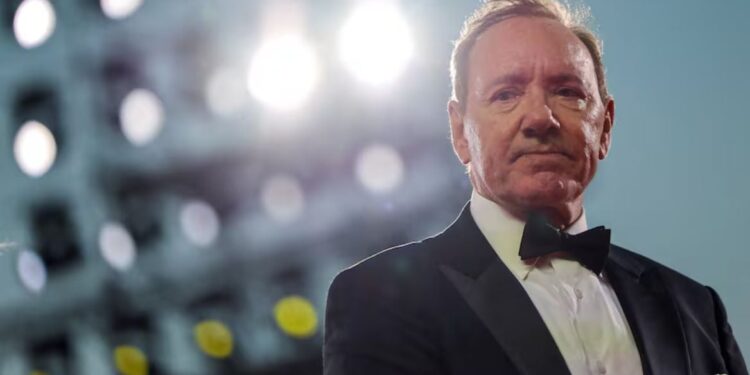 “Humor me Shtresa”/ Aktori i njohur Kevin Spacey flet për vështirësitë ekonomike që ka përjetuar pas akuzave për ngacmim seksual: “Nuk kam një shtëpi, po jetoj në…”