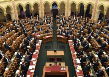 Hungaria vazhdon të japë leje qëndrimi për qytetarët rusë, BE tregon shqetësim: Jemi në vëzhgim të situatës.