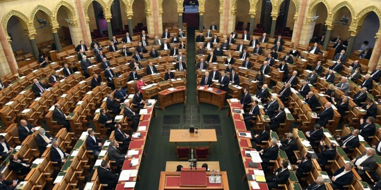 Hungaria vazhdon të japë leje qëndrimi për qytetarët rusë, BE tregon shqetësim: Jemi në vëzhgim të situatës.