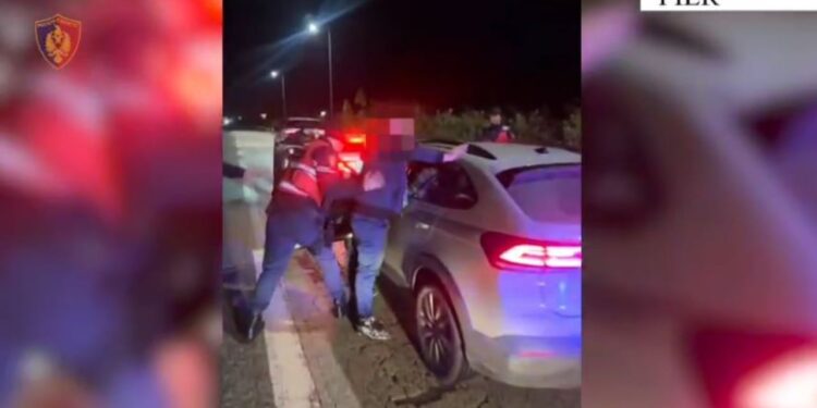 I arrestuar një nga autorët që dhunoi 41-vjeçarin për t'i grabitur mjetin, kishte me vete armë sportive.