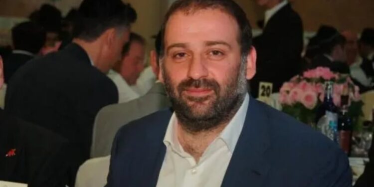 I bashkëshoqëruar në skandalin e korrupsionit prej 100 milionë dollarësh, arratiset nga Ukraina një nga ndihmësit e afërt të Zelenskyt.