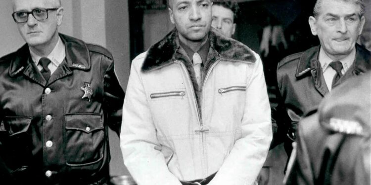 I mitur 14 njerëzve, përfshirë 5 fëmijët e tij, ndërron jetë në burg një nga vrasësit më të njohur në historinë amerikane.