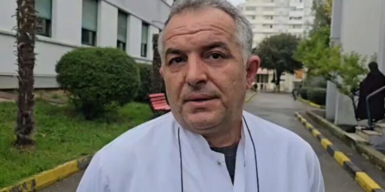 I plagosuri me thikë pranë zemrës, mjeku: Ai është i intubuar dhe ndodhet në gjendje shumë të rëndë.