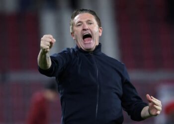 Ikona e Premier League aspiron rikthimin në futbollin anglez, e gatshme të bëhet trajner në klubin ku filloi karrierën si lojtar.