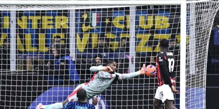 Informacione të reja për të ardhmen e portierit të shkëlqyer të Milanit, Mike Maignan... bisedimet kanë rinisur në mënyrë të heshtur.