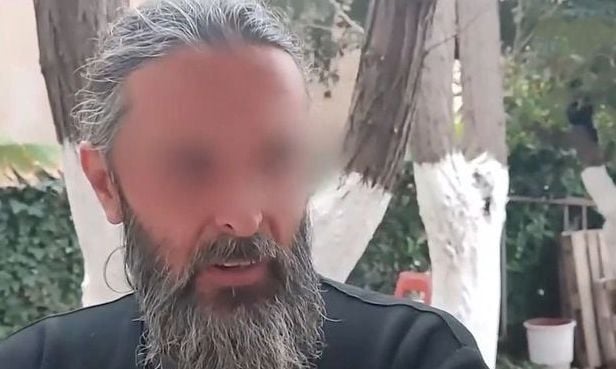 Ish-modeli që u bë prift dhe shpërndante kokainë, detaje shokante nga skandali në kishën greke: 46-vjeçari pretendon se heq magjitë dhe shëron kancerin.