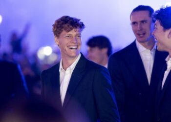 Jannik Sinner, mbreti i Torinos, në një suitë luksoze me çmim 4000 euro për natë. Mësoni kush e financon…