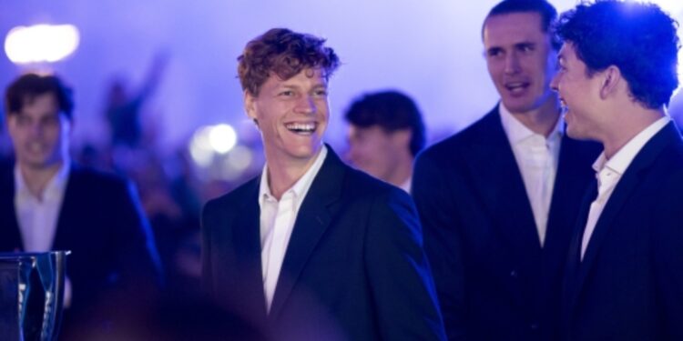 Jannik Sinner, mbreti i Torinos, në një suitë luksoze me çmim 4000 euro për natë. Mësoni kush e financon…