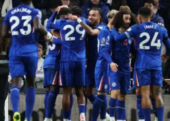 João Pedro shënon, Chelsea fiton derbin londinez ndaj Tottenhamit