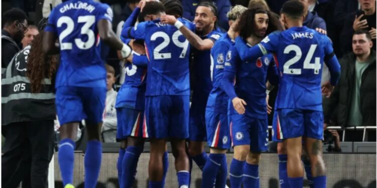 João Pedro shënon, Chelsea fiton derbin londinez ndaj Tottenhamit