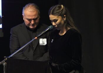 “Ka aq shumë gjëra që nuk u shprehën”/ Adelina Tahiri në emocion të thellë gjatë homazheve për Shpat Kasapin: Sot, ti je duke kënduar me engjëjt.
