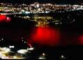 Kanadaja 'vishen' me ngjyrat e flamurit tonë, Ujëvara e Niagarës 'ndriçohet' në kuqezi.