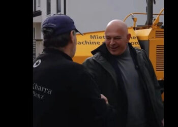 Kandidatët e AAK-së vizitojnë vendet e punës dhe premtuan projekte të reja