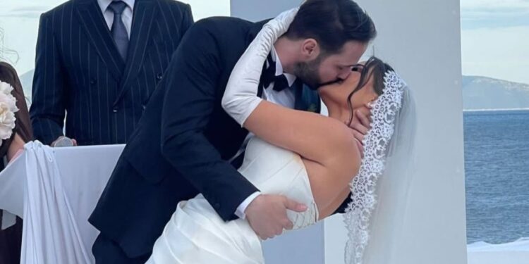 Këngëtarja shqiptare po pritet me gëzim!