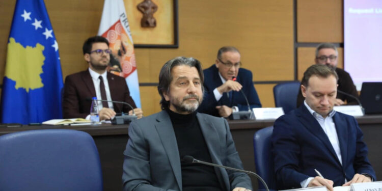 Kolapsi financiar në Prishtinë: Cila është ndihma pas krijimit të Kuvendit Komunal?