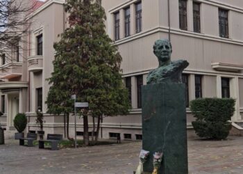 Korça nderon Llazar Zai Fundon, i përjetësuar pas 81 vjetësh me një bust si simbol i intelektualizmit dhe sakrificës për lirinë e mendimit.