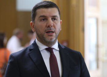 Krasniqi njofton dorëheqjen nga pozita e kryetarit të PDK-së.