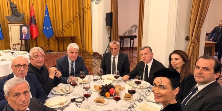 Krenari dhe kujtime për ish-kryeministrin Nano/ Majko, Ruçi e Balla takohen me djalin e Rugovës dhe aleatët e Hashim Thaçit