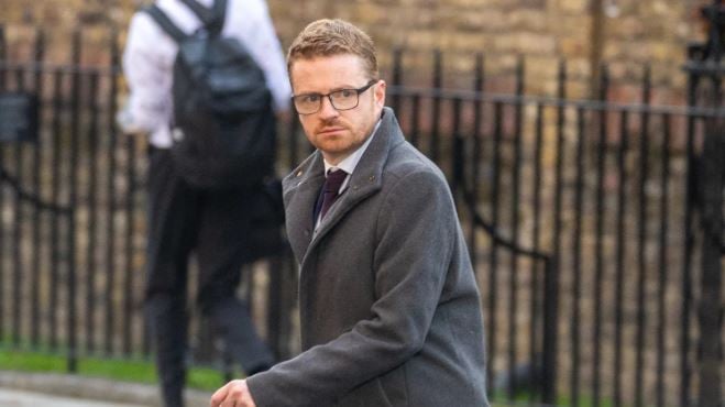 Krizë në Partinë Laburiste në Britani: Ministrat kërkojnë heqjen e shefit të stafit të Starmer pas konfliktit me sekretarin e Shëndetësisë