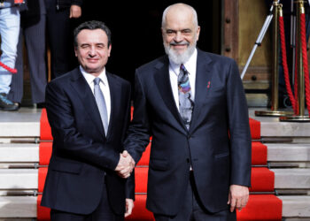 Kryeministrat akuzohen për prishjen e marrëdhënieve mes Kosovës dhe Shqipërisë.