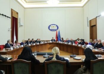 Kryetarët mblidhen në konferencë/ Opozita fiton miratimin për mocion debati nesër në Kuvend mbi "situatën e krimit"