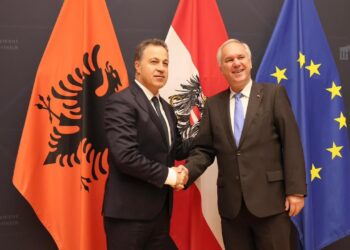 Kryetari i Kuvendit nis vizitën diplomatiike në Austri për Integrimin Europian, Peleshi: Ne shqiptarët dëshirojmë të jemi me dinjitet në BE.