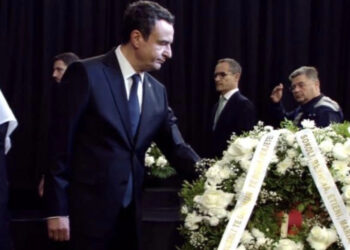 Kurti viziton Tiranën për të nderuar kujtimin e Fatos Nanos