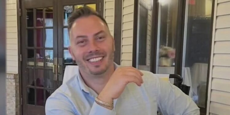 Kushëriri i Elvis Shkambit ekzekutohet, llogaria në ‘GoFundMe’ aktivizohet; drejtuesi i TV në Florida jep detaje mbi ndërlikimin e ngjarjes në Shqipëri.