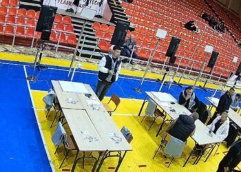 Kutia e parë në Vlorë është numëruar, kandidatja socialiste prin me 64 vota.