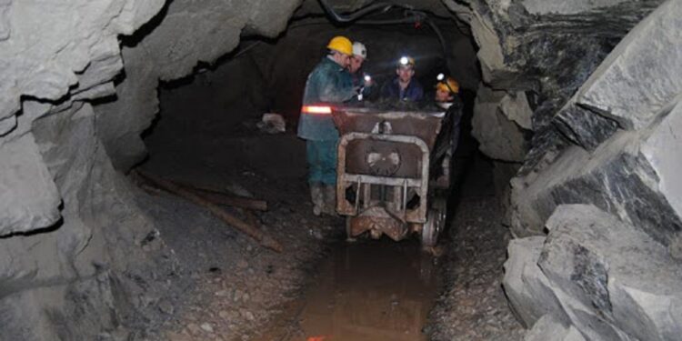 LAJM I FUNDIT: Administratori humb jetën në minierat e Bulqizës