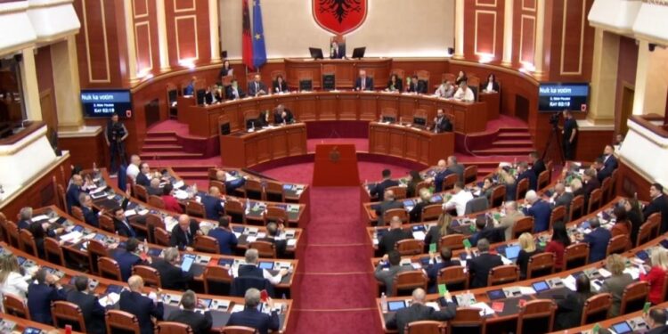 LAJM I FUNDIT: Miratohet në Kuvend projektligji për barazinë gjinore, 77 vota për dhe 36 kundër