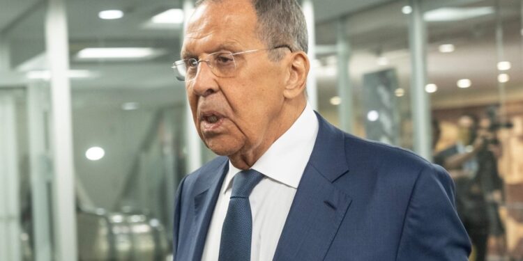 Lavrov: Rusia do të zhvillojë teste bërthamore nëse një tjetër shtet i fuqishëm vepron po ashtu.