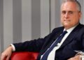 Lazio, Lotito kërkon 'ndihmë nga e larta' për të përballuar fatin e keq, një prift kryen një bekim në qendrën stërvitore.