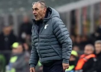 Lazio në heshtje përballë gazetarëve dhe protesta në platformat sociale: Imazhet tregojnë vetë…