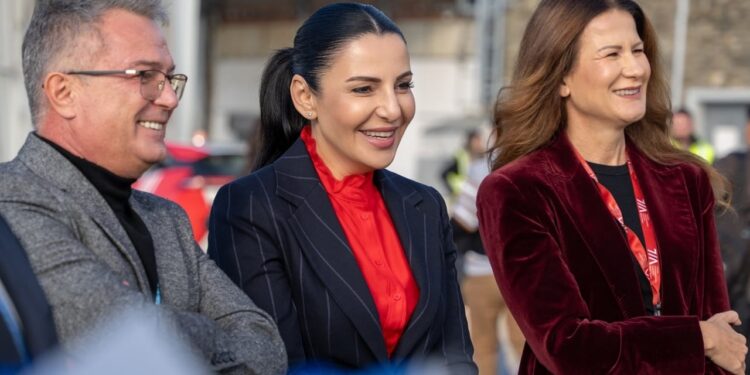 Linë e re ajrore Tirana-Kreta, Balluku: Do t’i shërbejë mijëra shqiptarëve që jetojnë dhe punojnë në Greqi.