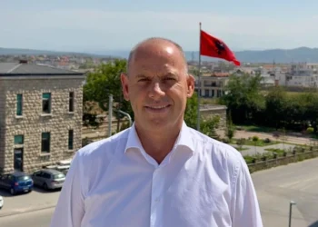 Lladrovci tregon mbështetje për dorëheqjen e Krasniqit: Lider i PDK-së do të thotë të jesh bashkues.