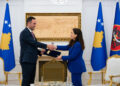 Mandatimi i Konjufcës nga Osmani – analiza e interpretimeve kushtetuese dhe akuzave për arbitraritet.